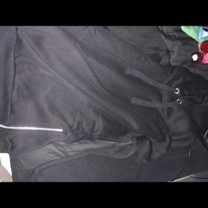 Black hoodie w zip up sides